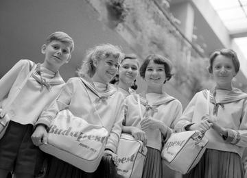 70 év alatt a Föld körül