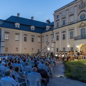 KASTÉLY-SZERENÁD (EDELÉNY)